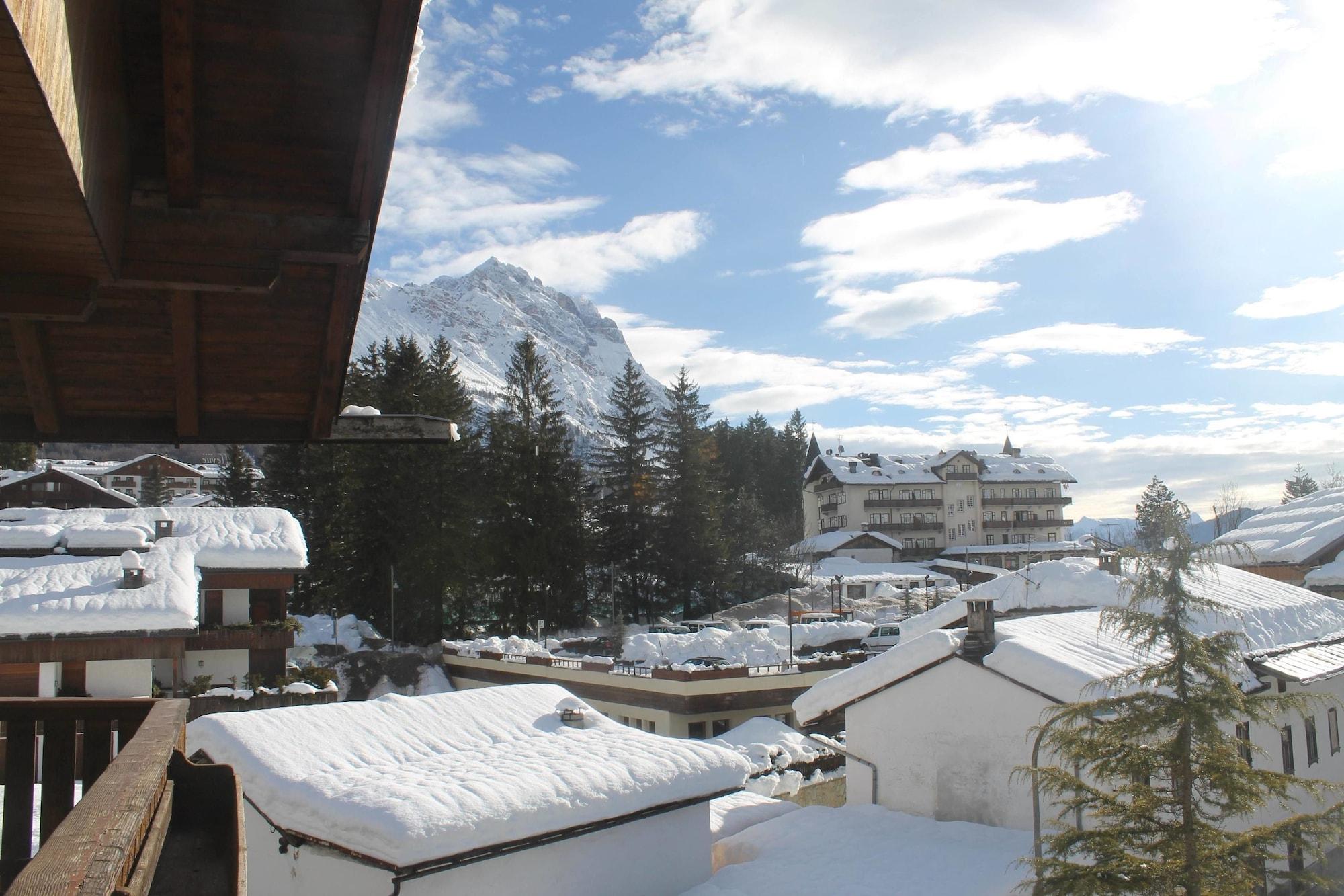 Hotel Pontechiesa Cortina d'Ampezzo Exterior photo