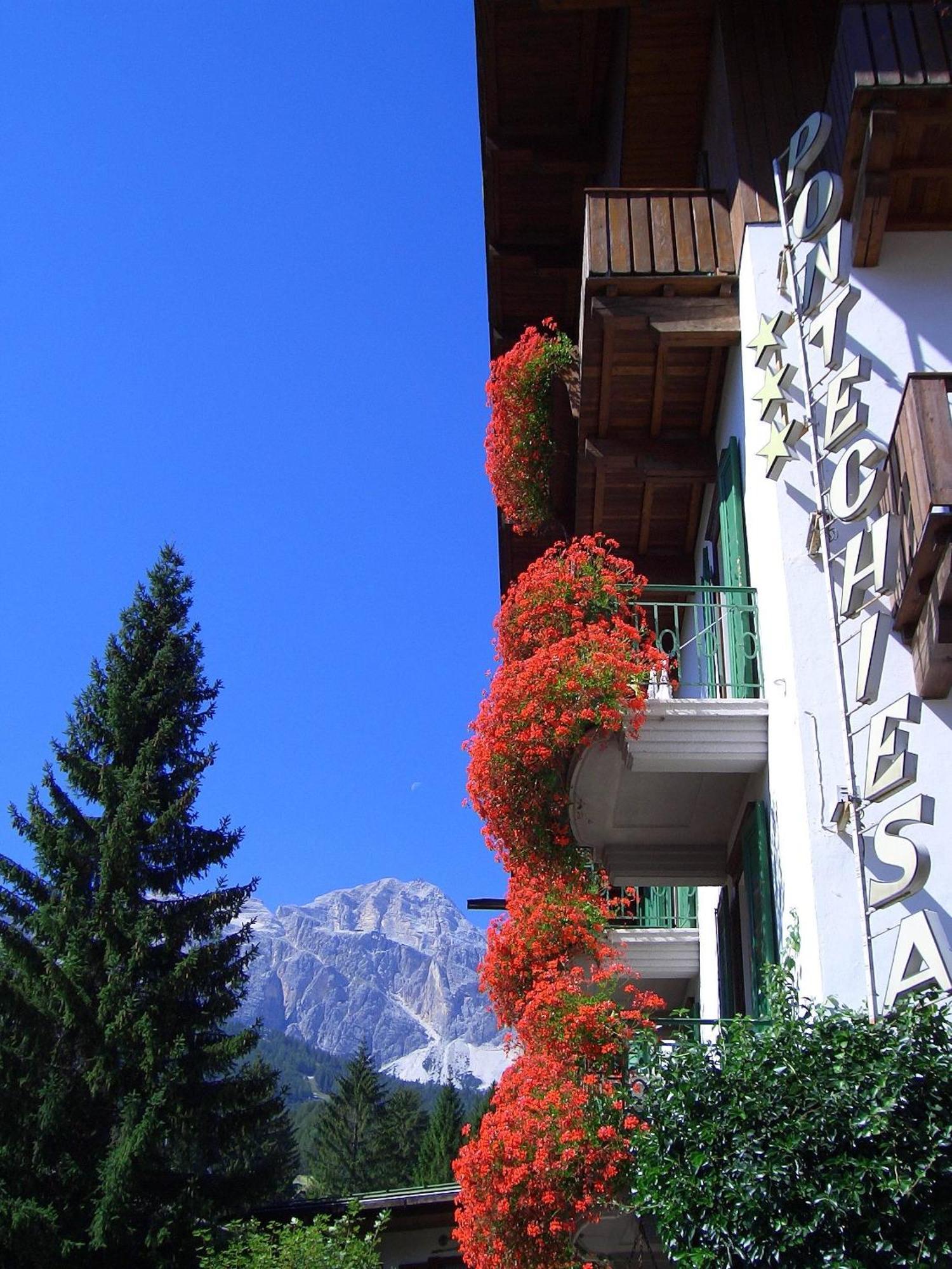 Hotel Pontechiesa Cortina d'Ampezzo Exterior photo